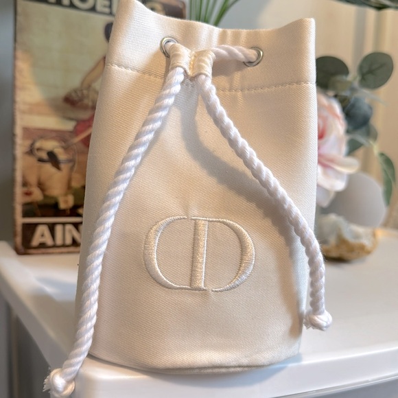 New Christian Dior white mini bucket bag - Picture 1 of 2